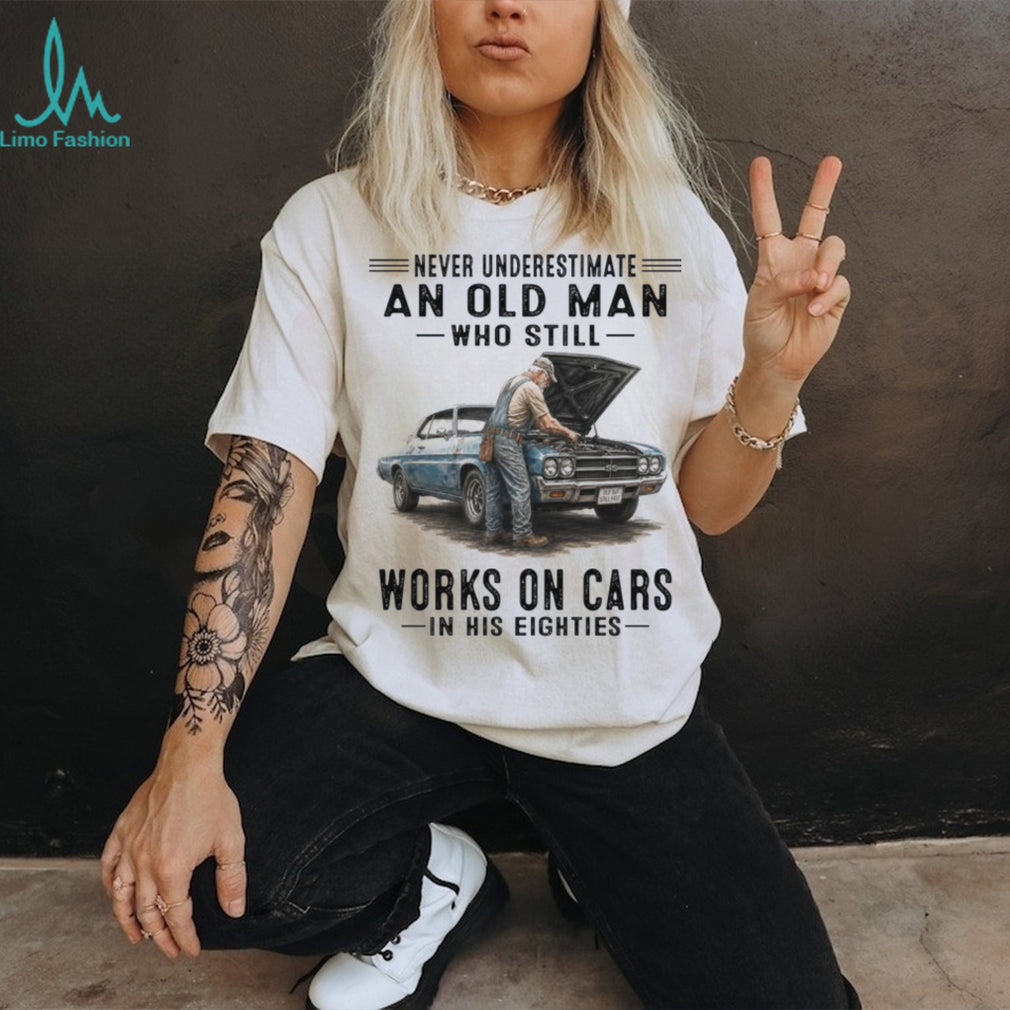 Never Underestimate An Old Man Works On Cars In Eighties Shirt