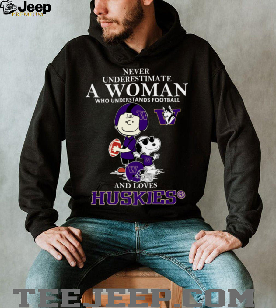 Washington Huskies X Peanuts Characters Never Underestimate A Woman Who Understands Football And Loves Huskies Tee
