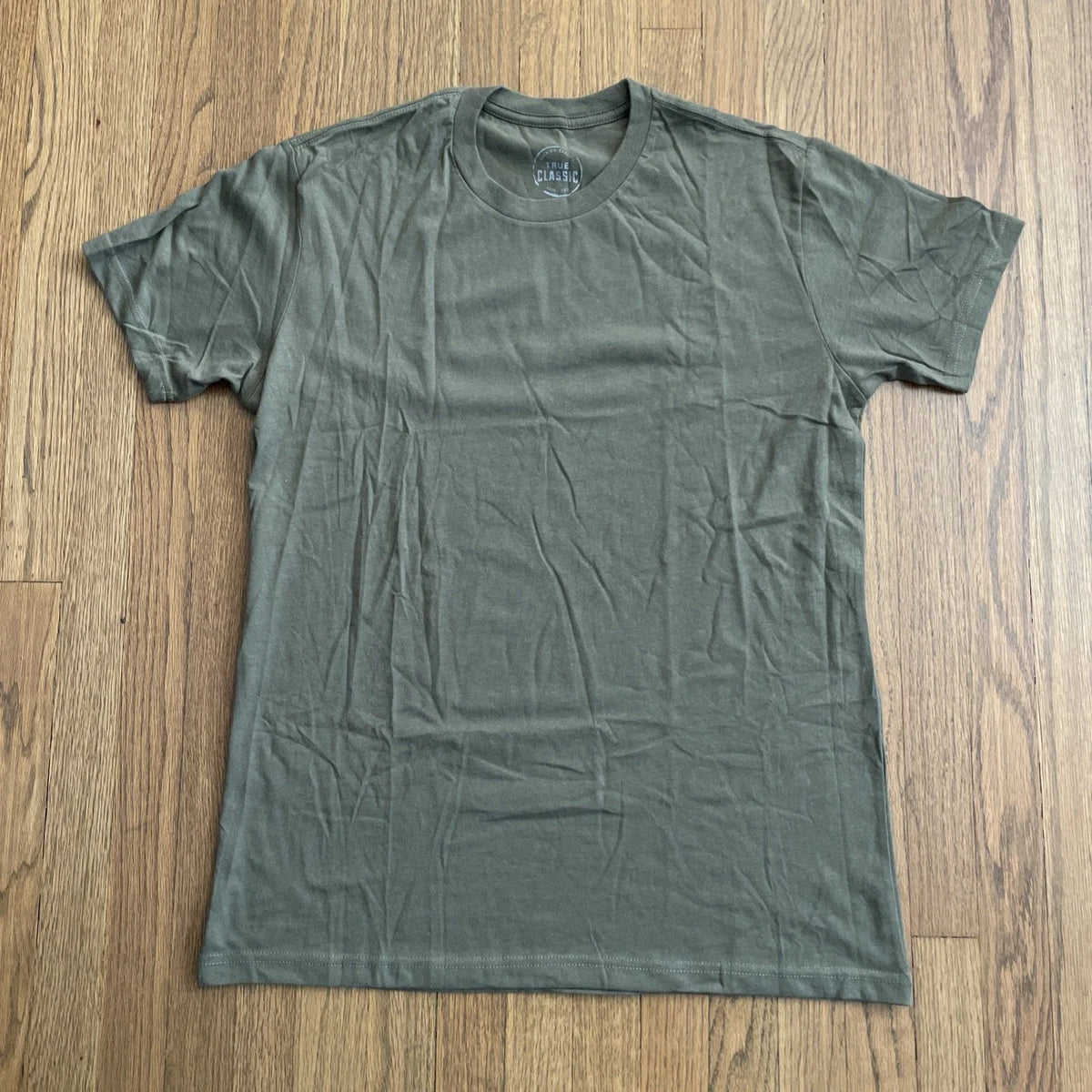 True Classic Premium Quality Crew Neck Tee T Shirt MILITARY GREEN Mens MEDIUM M Unisex