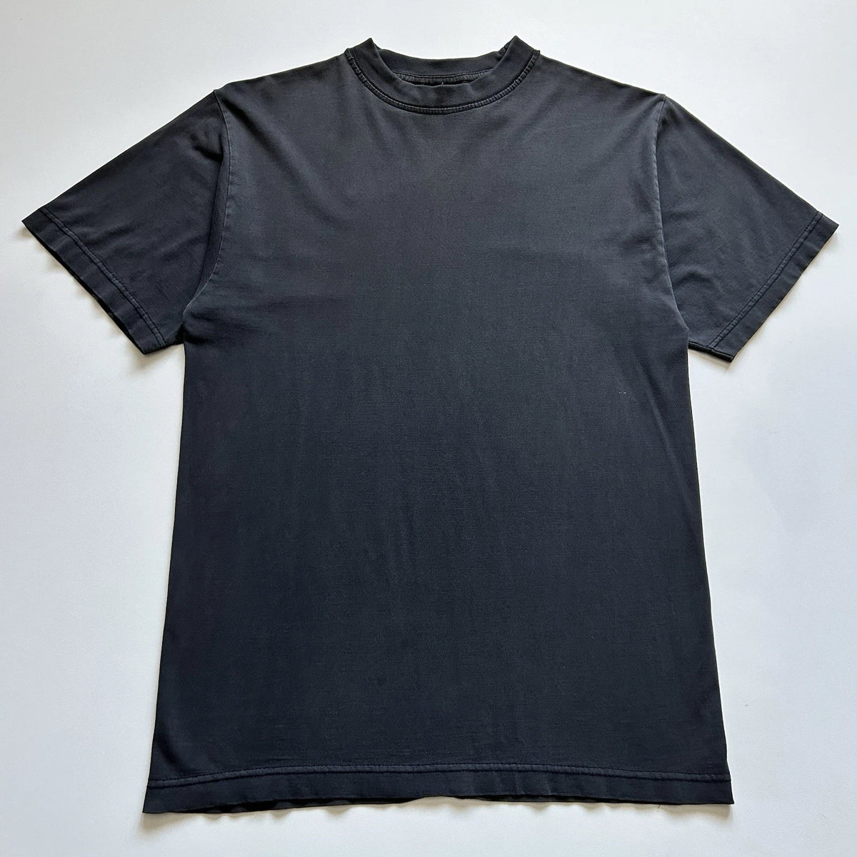 Vintage 90s Sun Faded Black Blank T-Shirt Mens Size Small Relaxed Cotton Rare