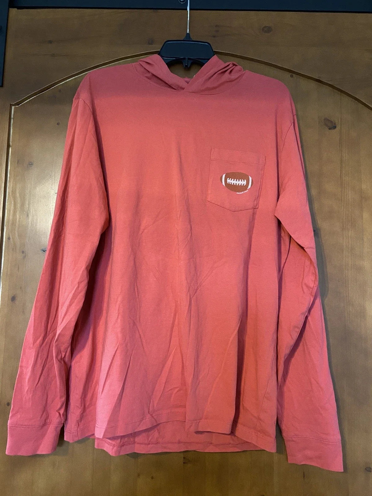 Men’s Medium Vineyard Vines Football Whale Design Long sleeve With Hood Unisex